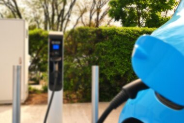 Boom di colonnine di ricarica per le auto elettriche